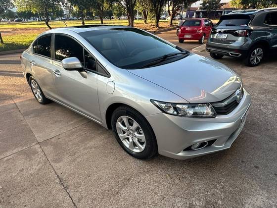 HONDA CIVIC 1.8 EXS 16V FLEX 4P AUTOMÁTICO HONDA CIVIC 1.8 EXS 16V FLEX 4P AUTOMÁTICO